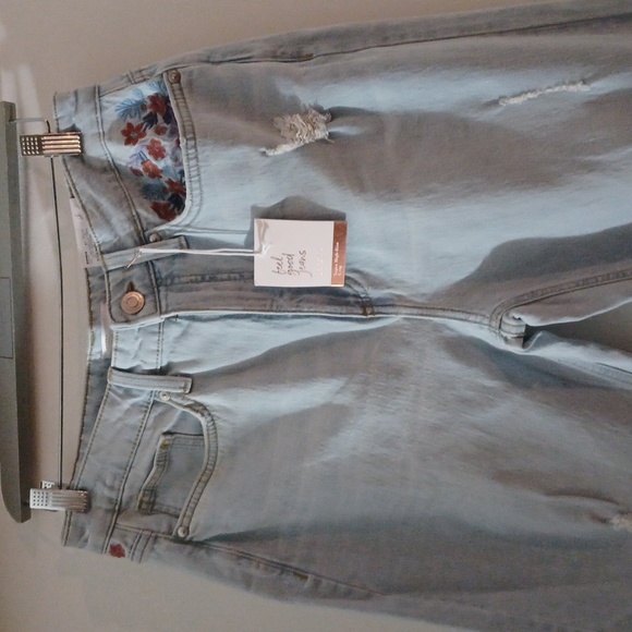 Super High Rise Crop - Picture 3 of 7